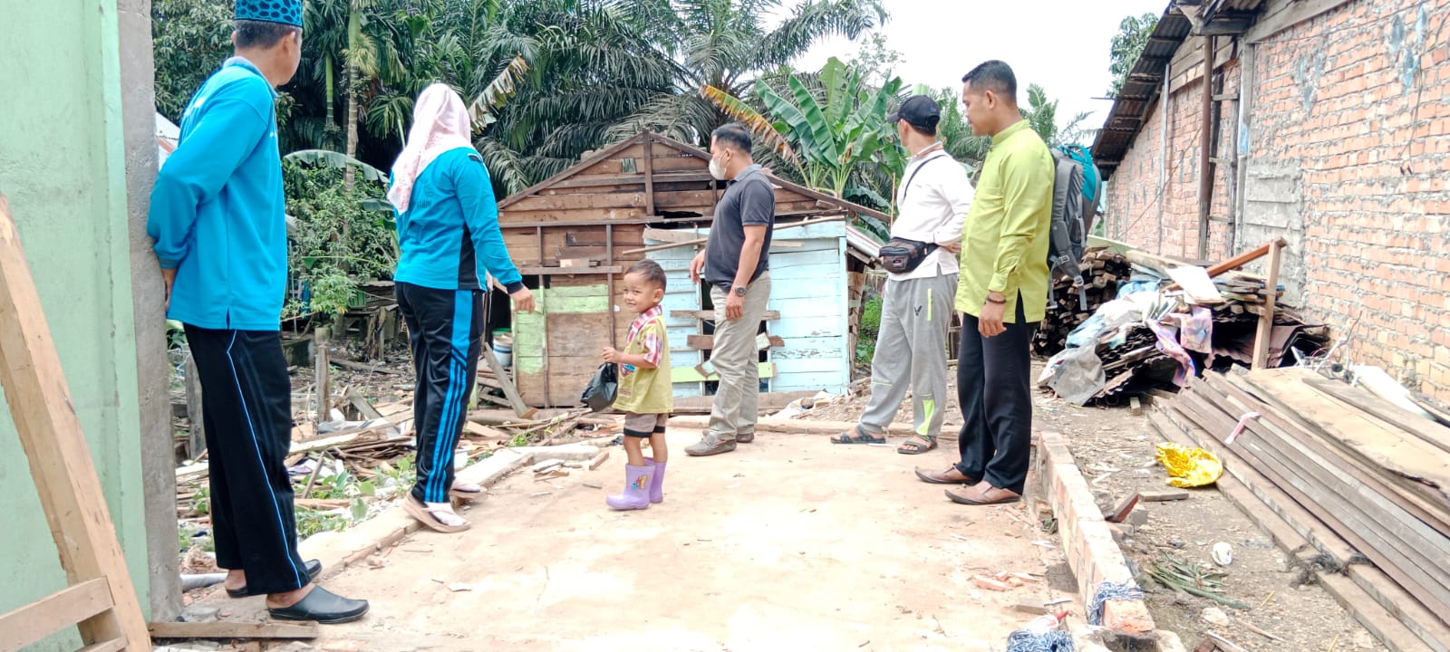 BPD PEMATANG RAHIM KUNJUNGI DAN BERI BANTUAN UNTUK KORBAN RUMAH ROBOH